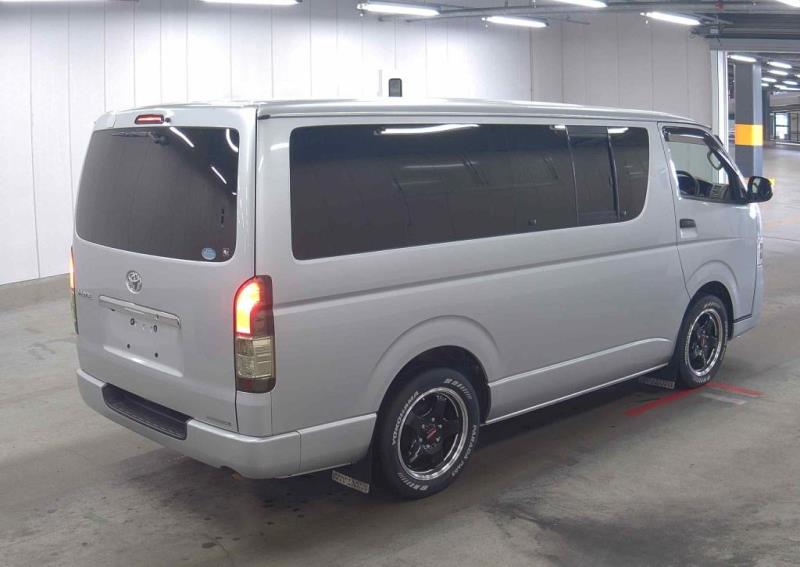 Toyota Hiace Commuter