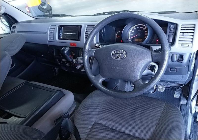 Toyota Hiace Commuter